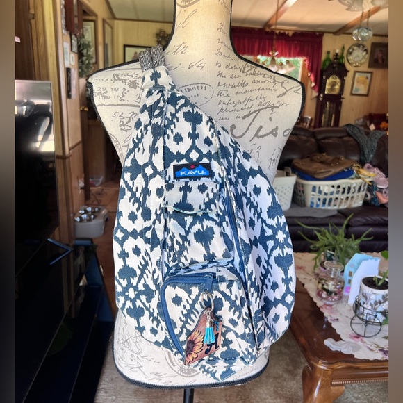 KAVU Original Rope Bag Sling Pack with Adjustable Rope Shoulder Strap. - Picture 1 of 17